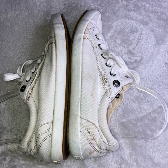 TAOS 8.5 White Canvas Sneaker - Picture 7 of 12